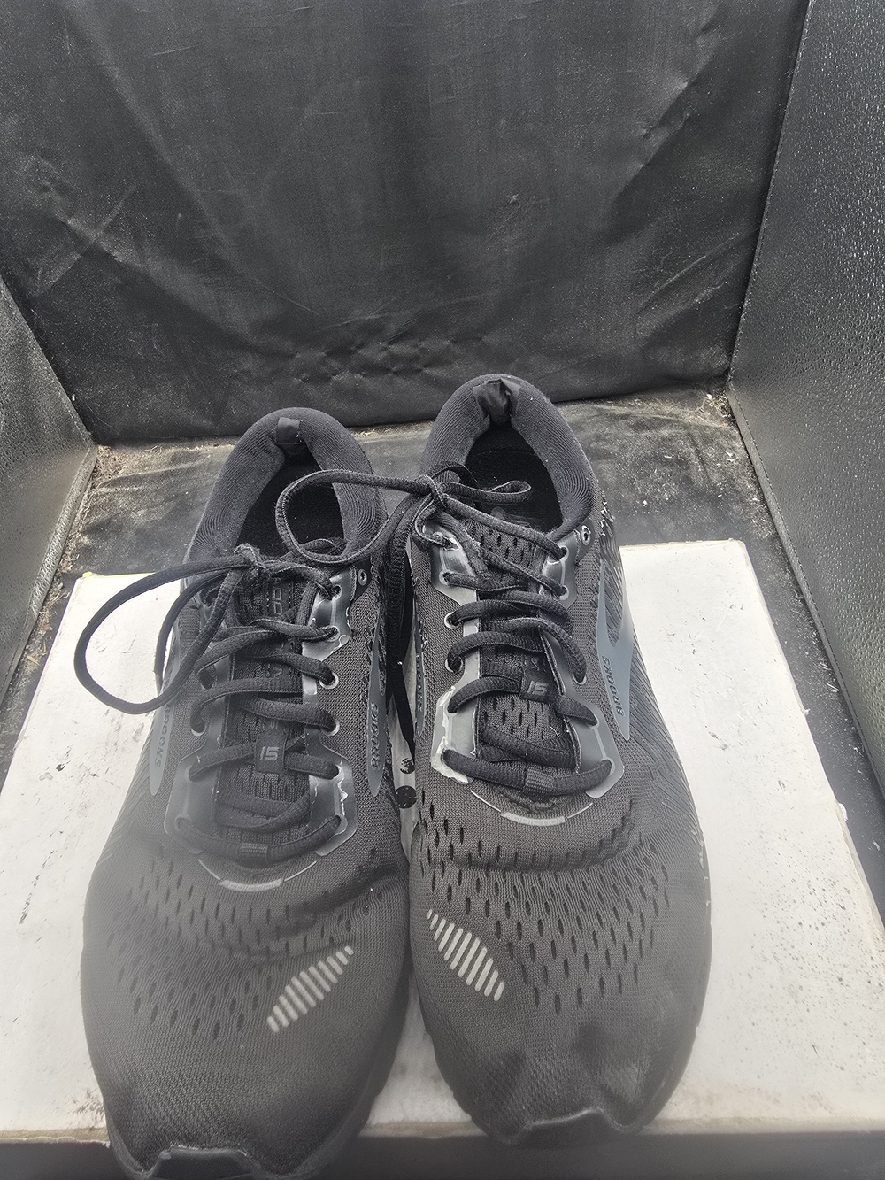 Brooks Men's Black Athletic Running Shoes